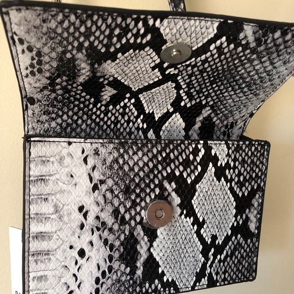 FAUX SNAKE CROSSBODY BAG PIECES - Picture 7 of 11